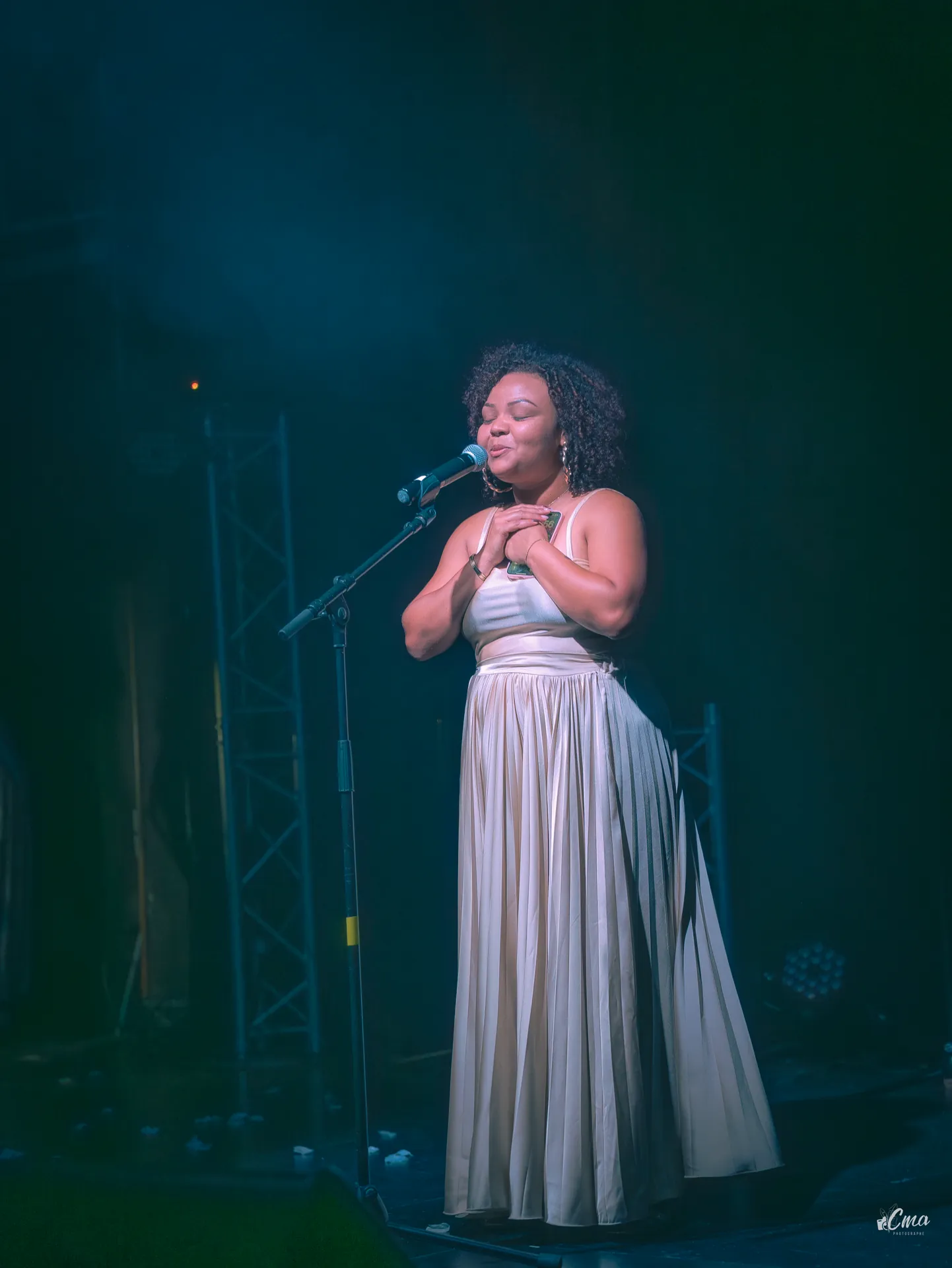 Coralie coach vocal, moment d'émotion sur scène
