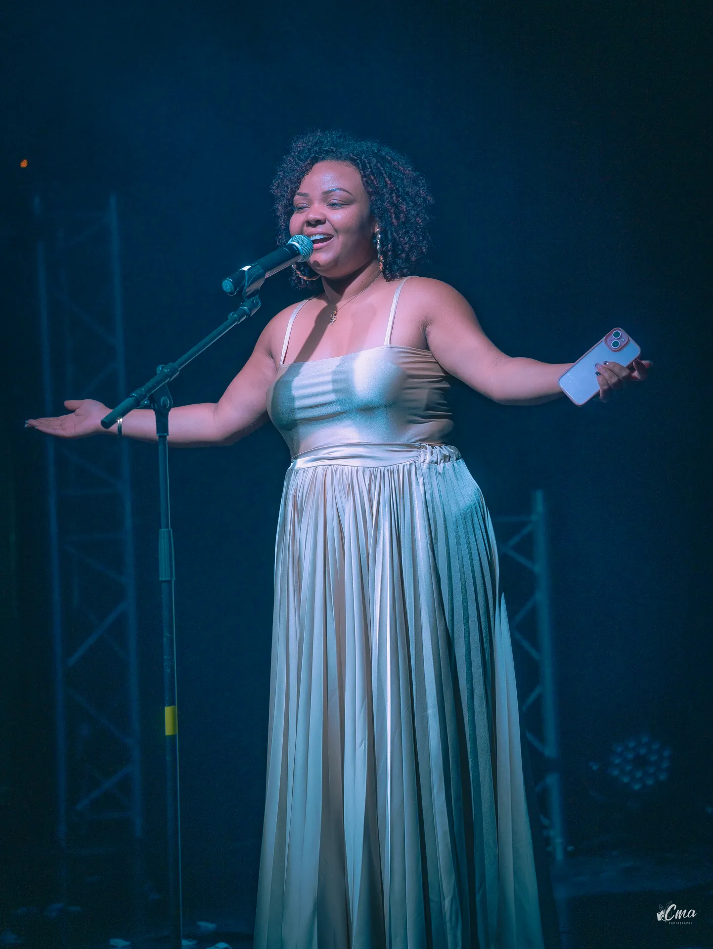 Coralie coach vocal souriante, confiance et plaisir de chanter